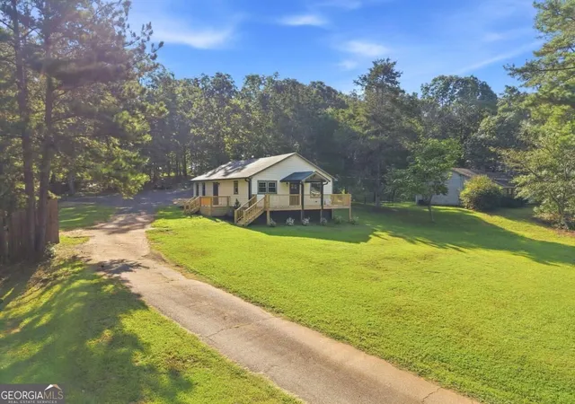 Photo 3 of Single family home for sale at 200 Eleanor Dr, Covington, GA 30016 | MLS# 10846805 | Listing updated on 2026-09-16