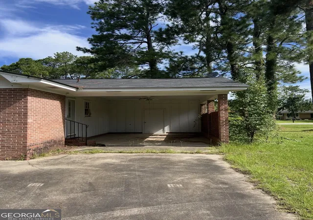 Photo 3 of Sale Pending at 1004 East 6th Ave, Cordele, GA 31015 | MLS# 10843644 | Listing updated on 2026-10-05