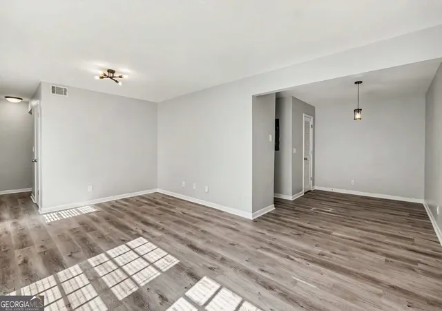 Listing Photo 1 - Condo for sale in building located at 3091 Colonial Wy Unit Wy, Atlanta, GA 30341 - Unit #E4