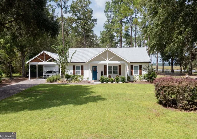 Photo 1 of Single family home for sale at 2215 Oscar Rd, White Oak, GA 31568 | MLS# 10850257 | Listing updated on 2026-10-05