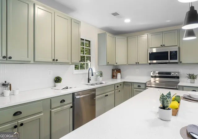 Photo 3 of Single family home for sale at 300 S Dale Ave, Calhoun, GA 30701 | MLS# 10872716 | Listing updated on 2026-10-28