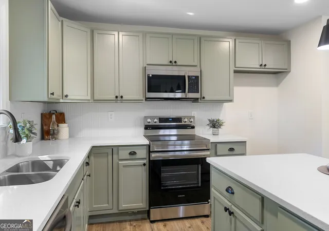 Photo 4 of Single family home for sale at 300 S Dale Ave, Calhoun, GA 30701 | MLS# 10872716 | Listing updated on 2026-10-28