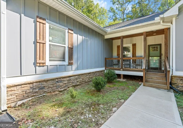 Photo 2 of Single family home for sale at 3104 Lakeview Pkwy, Villa Rica, GA 30180 | MLS# 10846690 | Listing updated on 2026-09-30