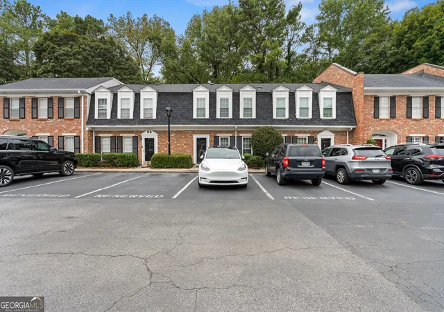 Listing Photo 1 - Condo for sale in building located at 6 Vly Forge Pl NW, Atlanta, GA 30318