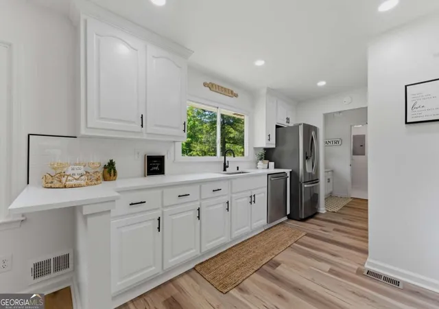 Photo 3 of Single family home for sale at 3282 Old Snapping Shls Rd, Mcdonough, GA 30252 | MLS# 10832404 | Listing updated on 2026-09-08