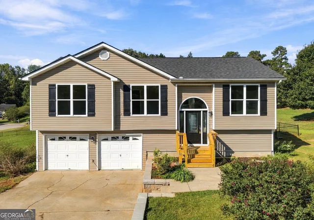 Photo 1 of Single family home for sale at 6035 Daffodil Dr, Flowery Branch, GA 30542 | MLS# 10849459 | Listing updated on 2026-10-08