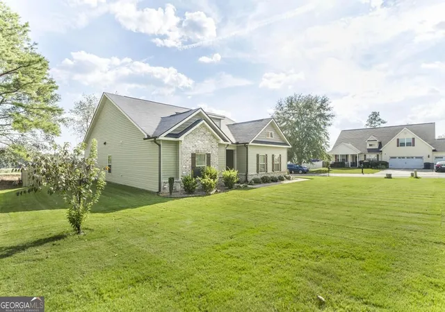 Photo 3 of Single family home for sale at 101 Lynn Wright Dr, Perry, GA 31069 | MLS# 10840482 | Listing updated on 2026-09-18