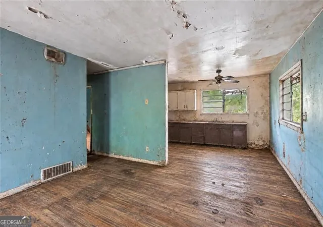 Photo 3 of Single family home for sale at 370 Westchester Blvd Nw, Atlanta, GA 30314 | MLS# 10844218 | Listing updated on 2026-09-11