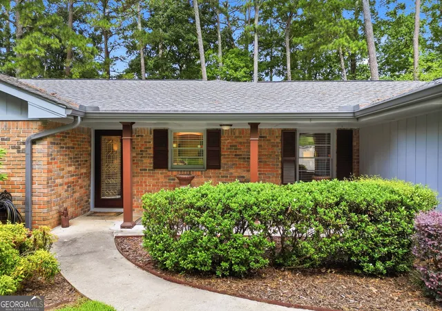 Photo 4 of Single family home for sale at 2858 Templar Knight Dr, Tucker, GA 30084 | MLS# 10850562 | Listing updated on 2026-10-05