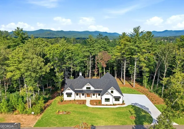 Photo 2 of Mansion for sale at 469 Oakwood Way, Blairsville, GA 30512 | MLS# 10851336 | Listing updated on 2026-10-07
