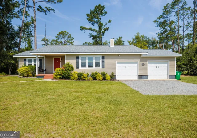 Photo 1 of Single family home for sale at 1600 Beauford Pl, Valdosta, GA 31602 | MLS# 10846294 | Listing updated on 2026-09-30