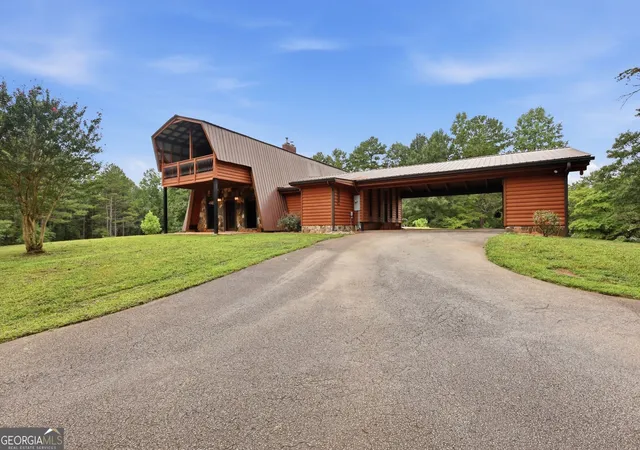 Photo 2 of Single family home for sale at 932 Camp Mikell Rd, Toccoa, GA 30577 | MLS# 10831542 | Listing updated on 2026-09-27