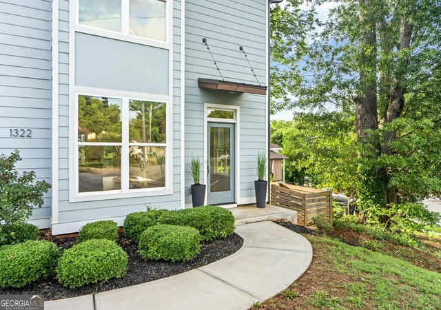 Photo 2 of Single family home for sale at 1322 W Hancock Ave W, Athens, GA 30606 | MLS# 10774481 | Listing updated on 2026-10-26