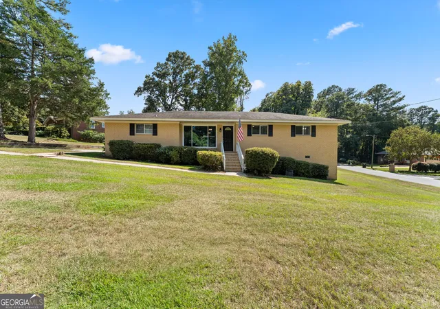 Photo 1 of Sale Pending at 202 Woodland Dr, Warner Robins, GA 31088 | MLS# 10850747 | Listing updated on 2026-09-24