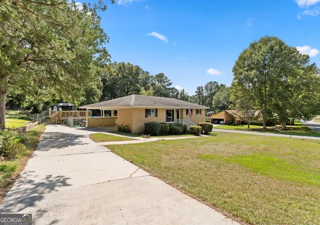 Photo 2 of Sale Pending at 202 Woodland Dr, Warner Robins, GA 31088 | MLS# 10850747 | Listing updated on 2026-09-24