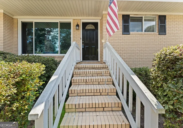 Photo 4 of Sale Pending at 202 Woodland Dr, Warner Robins, GA 31088 | MLS# 10850747 | Listing updated on 2026-09-24
