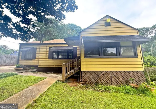 Photo 1 of Sale Pending at 230 Eleanor St Se, Atlanta, GA 30317 | MLS# 10837145 | Listing updated on 2026-10-21