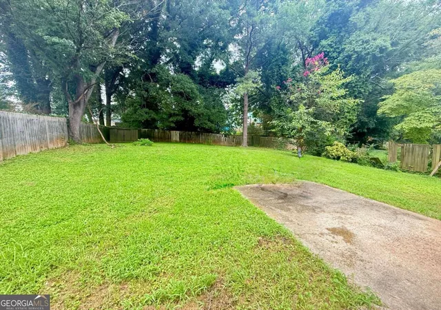 Photo 3 of Sale Pending at 230 Eleanor St SE, Atlanta, GA 30317 | MLS# 10837145 | Listing updated on 2026-10-21