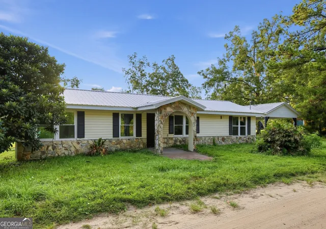 Photo 1 of Single family home for sale at 2519 6th Avenue, Waycross, GA 31503 | MLS# 10851010 | Listing updated on 2026-10-08