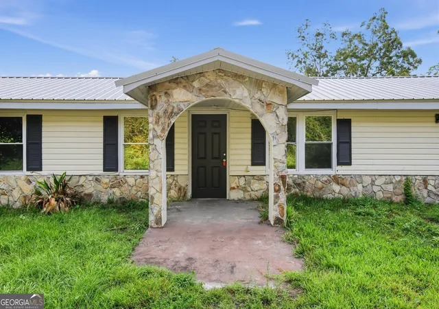 Photo 1 of Single family home for sale at 2519 6th Avenue, Waycross, GA 31503 | MLS# 10851010 | Listing updated on 2026-10-08