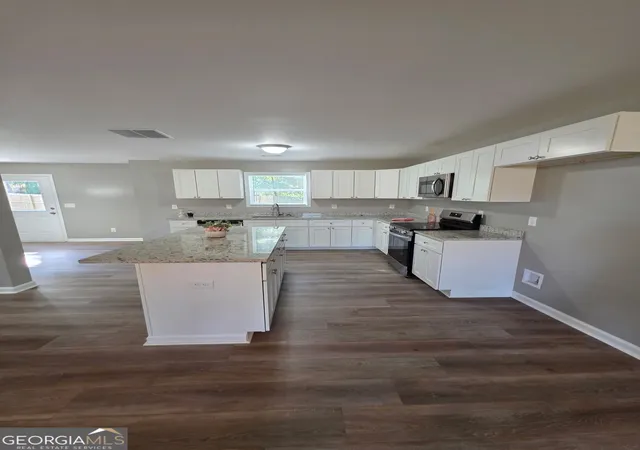 Photo 3 of Sale Pending at 111 Charlotte Cir, Statham, GA 30666 | MLS# 10838491 | Listing updated on 2026-10-06
