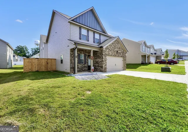 Photo 3 of Single family home for sale at 102 Douglas Fir Dr, Jackson, GA 30233 | MLS# 10850904 | Listing updated on 2026-10-06