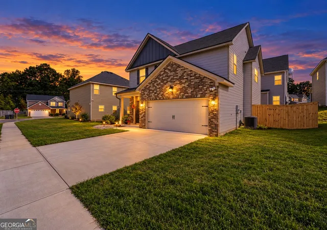 Photo 4 of Single family home for sale at 102 Douglas Fir Dr, Jackson, GA 30233 | MLS# 10850904 | Listing updated on 2026-10-06