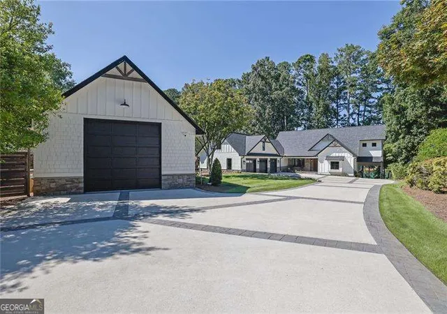 Photo 3 of Single family home for sale at 3275 Lanier Beach S Rd, Cumming, GA 30041 | MLS# 10839185 | Listing updated on 2026-09-17