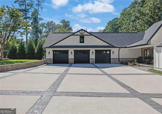 Photo 3 of Single family home for sale at 3275 Lanier Beach S Rd, Cumming, GA 30041 | MLS# 10839185 | Listing updated on 2026-09-17