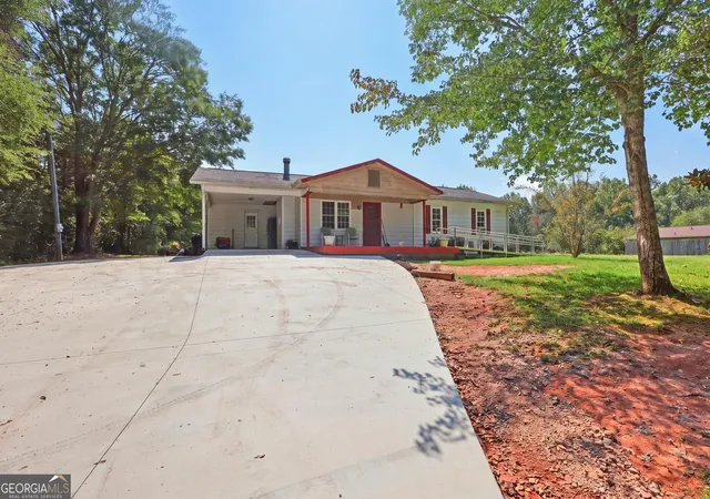 Photo 1 of Single family home for sale at 282 Wall Brg Rd, Clarkesville, GA 30523 | MLS# 10851152 | Listing updated on 2026-10-06