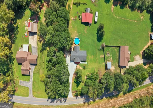 Photo 2 of Single family home for sale at 282 Wall Brg Rd, Clarkesville, GA 30523 | MLS# 10851152 | Listing updated on 2026-10-06