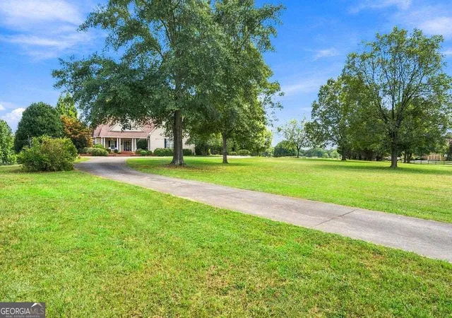 Photo 3 of Mansion for sale at 442 Buffalo Crk Rd, Carrollton, GA 30117 | MLS# 10845087 | Listing updated on 2026-09-26