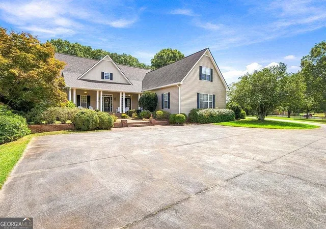 Photo 3 of Single family home for sale at 442 Buffalo Crk Rd, Carrollton, GA 30117 | MLS# 10845087 | Listing updated on 2026-09-26