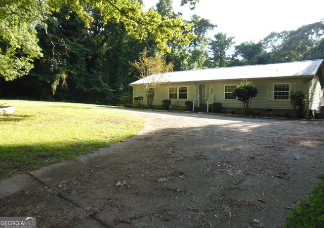 Photo 3 of Single family home for sale at 1217 Vaughn Rd, Griffin, GA 30223 | MLS# 10848883 | Listing updated on 2026-10-03