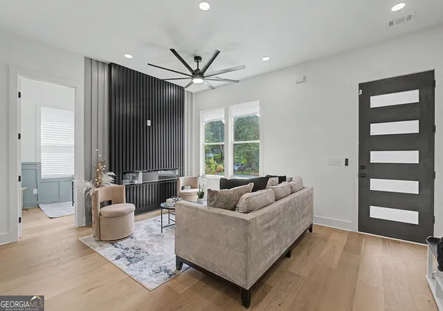 Photo 4 of Single family home for sale at 1409 Mims St SW, Atlanta, GA 30314 | MLS# 10842418 | Listing updated on 2026-10-21