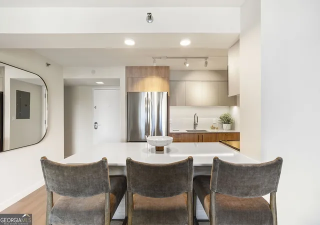 Photo 3 of Condo for sale at 2460 Peachtree Rd NE #1111, Atlanta, GA 30305 | MLS# 10838957 | Listing updated on 2026-09-14