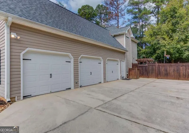 Photo 3 of Single family home for sale at 775 Winding Grv Ln, Loganville, GA 30052 | MLS# 10851672 | Listing updated on 2026-10-07