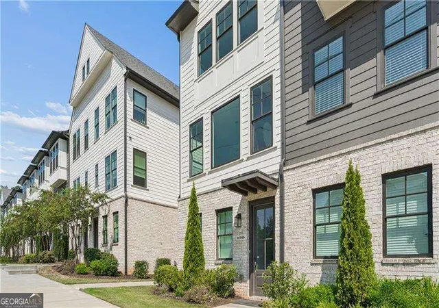 Photo 3 of Townhouse for sale at 6548 Beacon Dr, Sandy Springs, GA 30328 | MLS# 10849133 | Listing updated on 2026-10-06