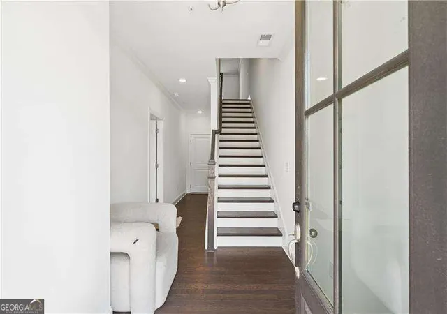 Photo 4 of Townhouse for sale at 6548 Beacon Dr, Sandy Springs, GA 30328 | MLS# 10849133 | Listing updated on 2026-10-06