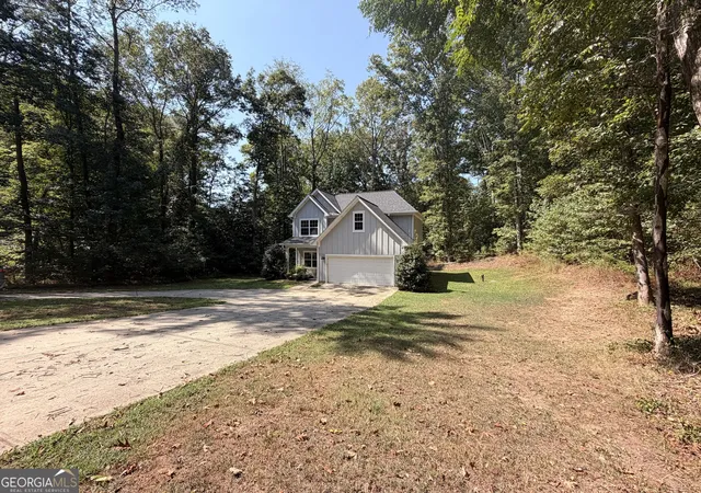 Photo 3 of Single family home for sale at 8515 Lynn Dr, Gainesville, GA 30506 | MLS# 10850572 | Listing updated on 2026-10-02