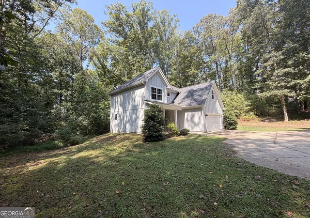 Photo 4 of Single family home for sale at 8515 Lynn Dr, Gainesville, GA 30506 | MLS# 10850572 | Listing updated on 2026-10-02