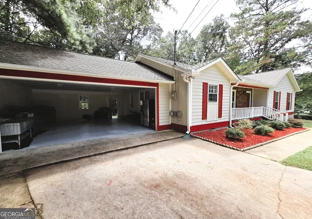 Photo 2 of Single family home for sale at 104 Cedar Crk Ct, Lagrange, GA 30240 | MLS# 10845403 | Listing updated on 2026-09-28