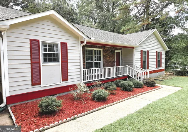 Photo 3 of Single family home for sale at 104 Cedar Crk Ct, Lagrange, GA 30240 | MLS# 10845403 | Listing updated on 2026-09-28
