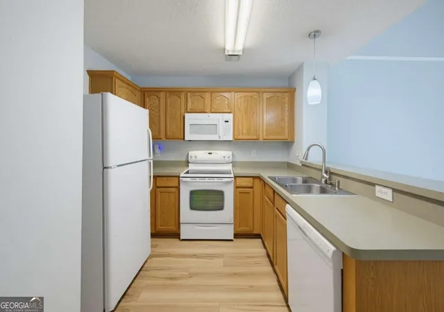 Photo 4 of Single family home for sale at 240 Fox Crk Blvd, Woodstock, GA 30188 | MLS# 10843939 | Listing updated on 2026-09-15