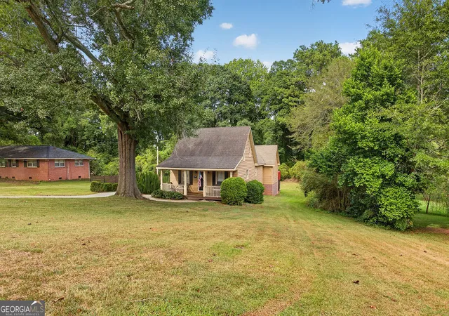 Photo 2 of Sale Pending at 200 1/2 Pine St, Barnesville, GA 30204 | MLS# 10847543 | Listing updated on 2026-10-05