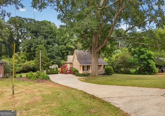 Photo 2 of Sale Pending at 200 1/2 Pine St, Barnesville, GA 30204 | MLS# 10847543 | Listing updated on 2026-10-05