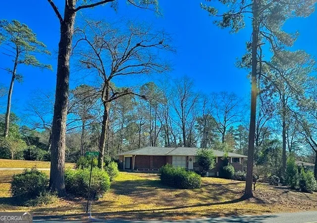 Photo 3 of Single family home for sale at 100 Brett Ave, Warner Robins, GA 31088 | MLS# 10837308 | Listing updated on 2026-09-23