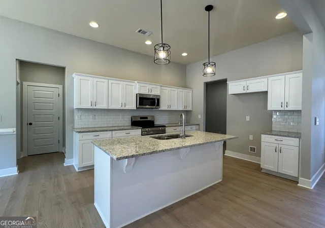 Photo 3 of Single family home for sale at 175 Country World Dr, Macon, GA 31211 | MLS# 10841610 | Listing updated on 2026-09-08