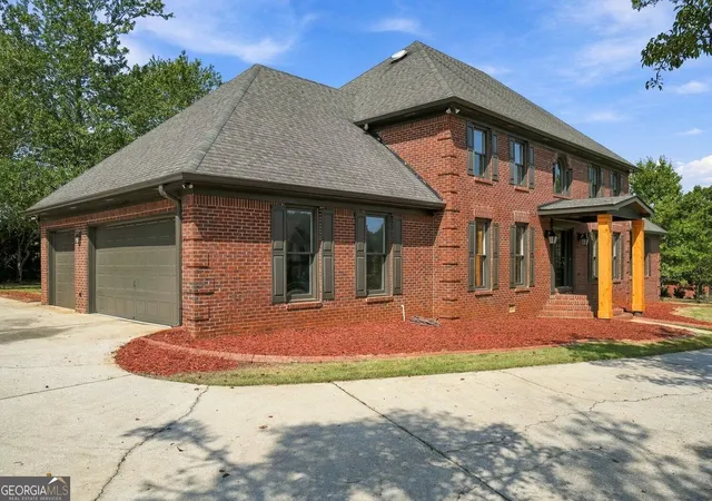 Photo 3 of Single family home for sale at 961 Jimson Dr Se, Conyers, GA 30013 | MLS# 10850574 | Listing updated on 2026-09-23