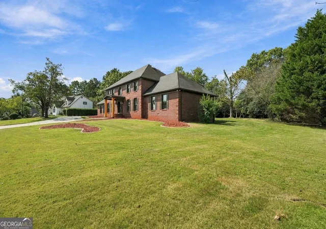 Photo 3 of Single family home for sale at 961 Jimson Dr SE, Conyers, GA 30013 | MLS# 10850574 | Listing updated on 2026-09-23